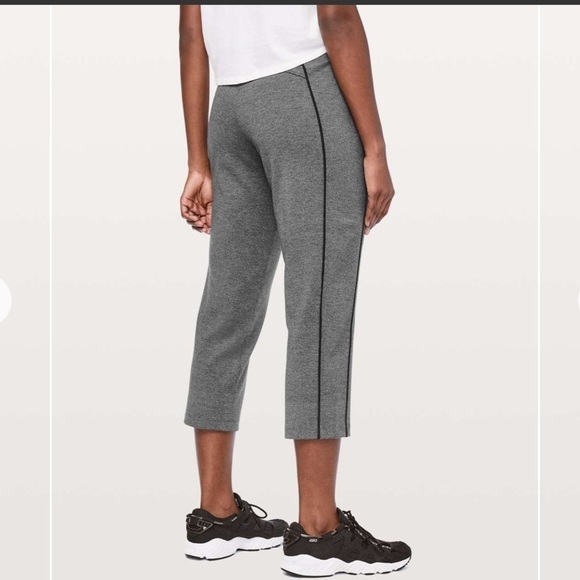 Lululemon Light Strides Crop *23 - Picture 1 of 9